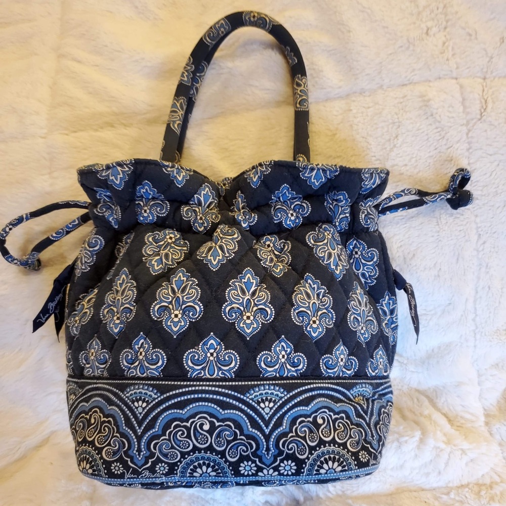 Navy Vera Bradley hand purse.